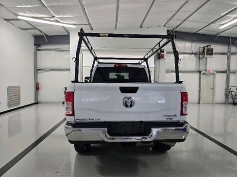 Used 2024 RAM 2500 Tradesman w/ Chrome Appearance Group AWD/4WD image 4