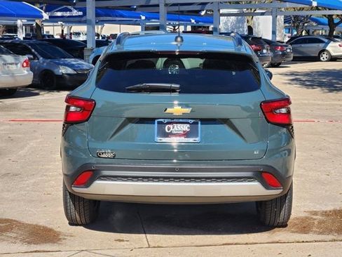 Used 2025 Chevrolet Trax LT w/ Driver Confidence Package image 14