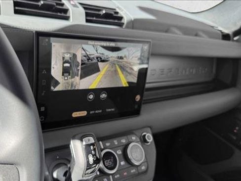 Used 2025 Land Rover Defender 110 V8 AWD/4WD image 15