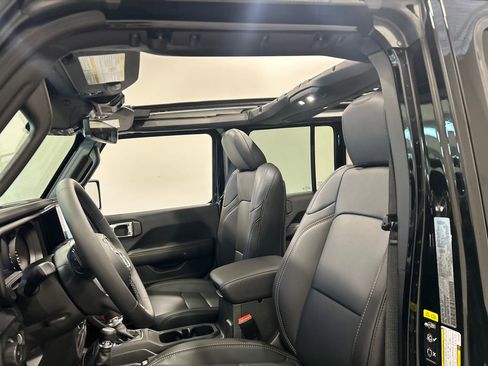 New 2025 Jeep Wrangler Sahara w/ Technology Group image 15