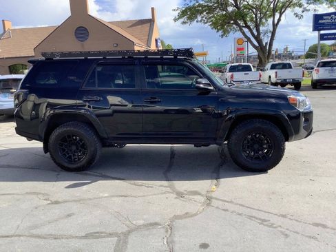 Used 2022 Toyota 4Runner TRD Off-Road Premium AWD/4WD image 11
