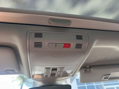 Used 2025 Volkswagen Jetta SEL image 8