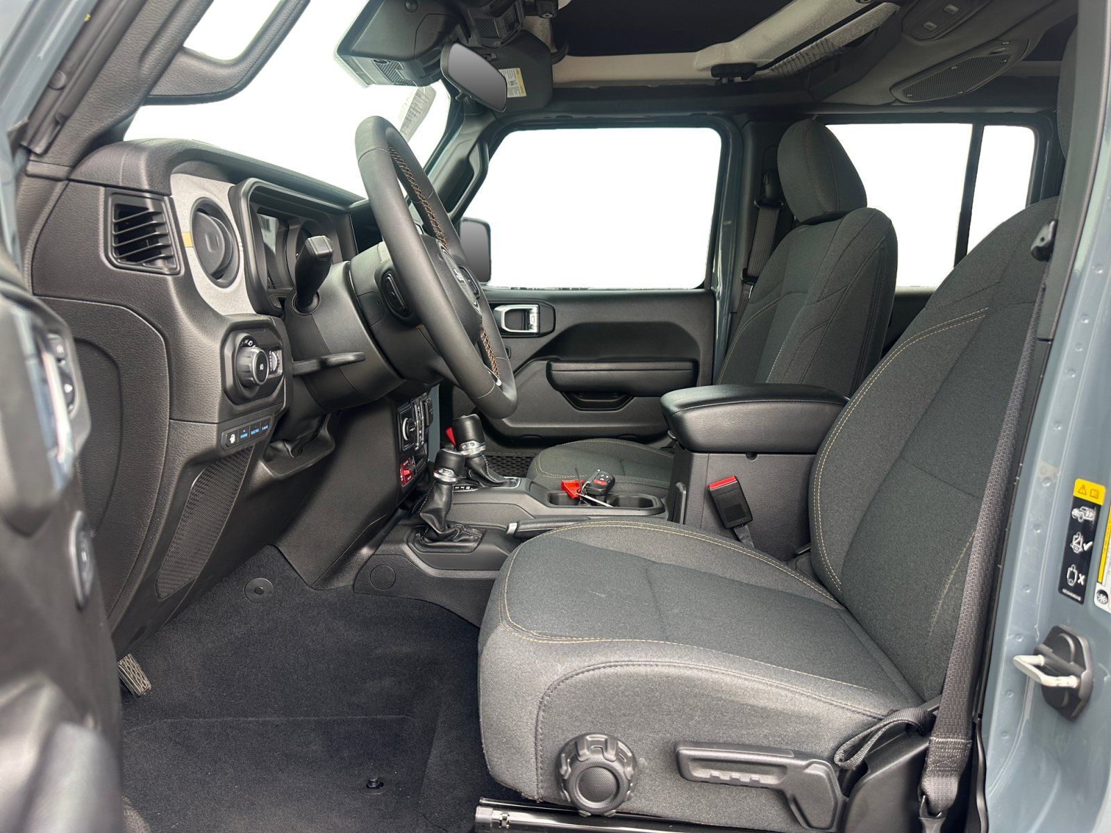 Used 2024 Jeep Wrangler Unlimited AWD/4WD image 9