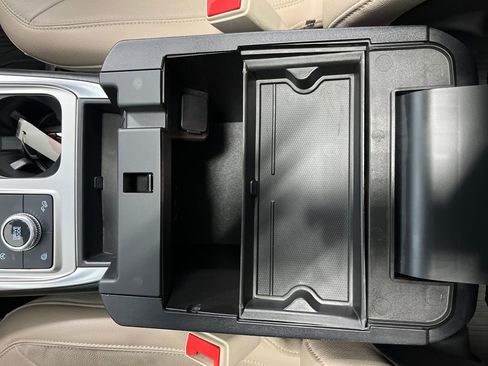 Used 2020 Ford Explorer Limited image 28