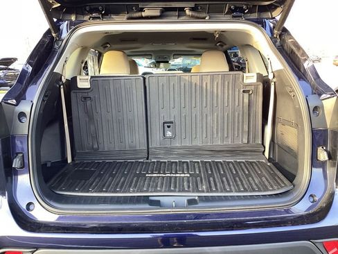 Used 2022 Toyota Highlander XLE image 13