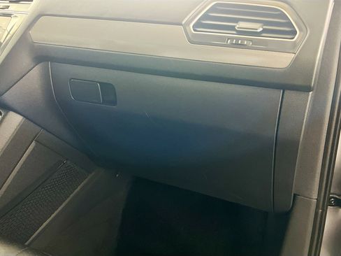 Used 2024 Volkswagen Tiguan SE image 35