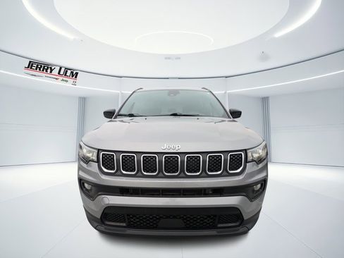 Used 2024 Jeep Compass Latitude image 7