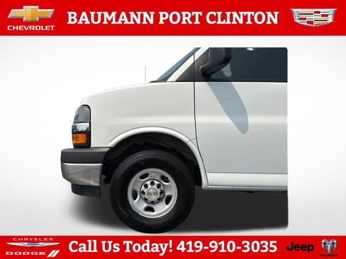 Used 2025 Chevrolet Express 2500 w/ Driver Convenience Package RWD image 27