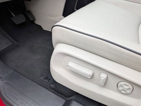New 2026 Honda Odyssey Touring image 4