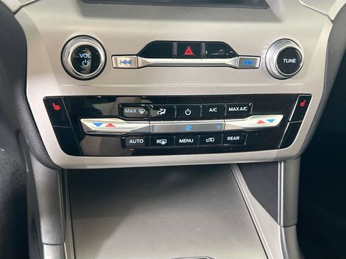 Used 2021 Ford Explorer XLT AWD/4WD image 15