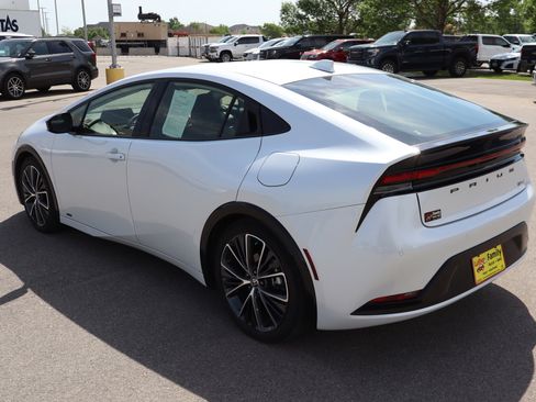 Used 2023 Toyota Prius XLE AWD/4WD image 5