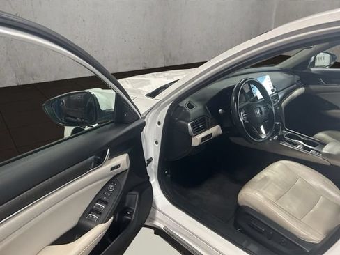 Used 2018 Honda Accord Touring image 15