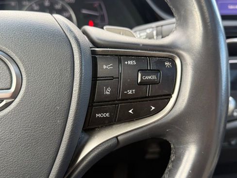 Used 2024 Lexus ES 300h w/ Premium Package image 10