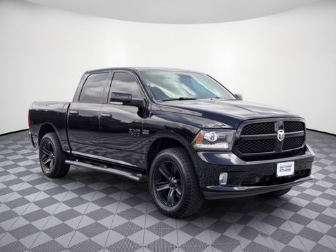 Used 2017 RAM 1500 Sport w/ Black Ram 1500 Sport Group AWD/4WD image 7