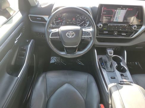 Used 2021 Toyota Highlander Platinum image 14