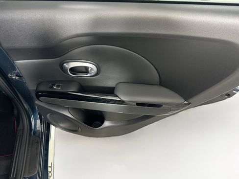 Used 2018 Kia Soul + image 28