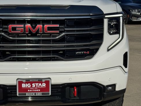 Used 2024 GMC Sierra 1500 AT4 w/ Technology Package image 5