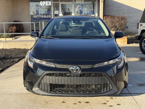 Used 2022 Toyota Corolla LE image 2
