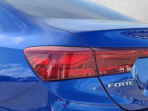 Used 2022 Kia Forte LXS w/ LXS Technology Package FWD image 12