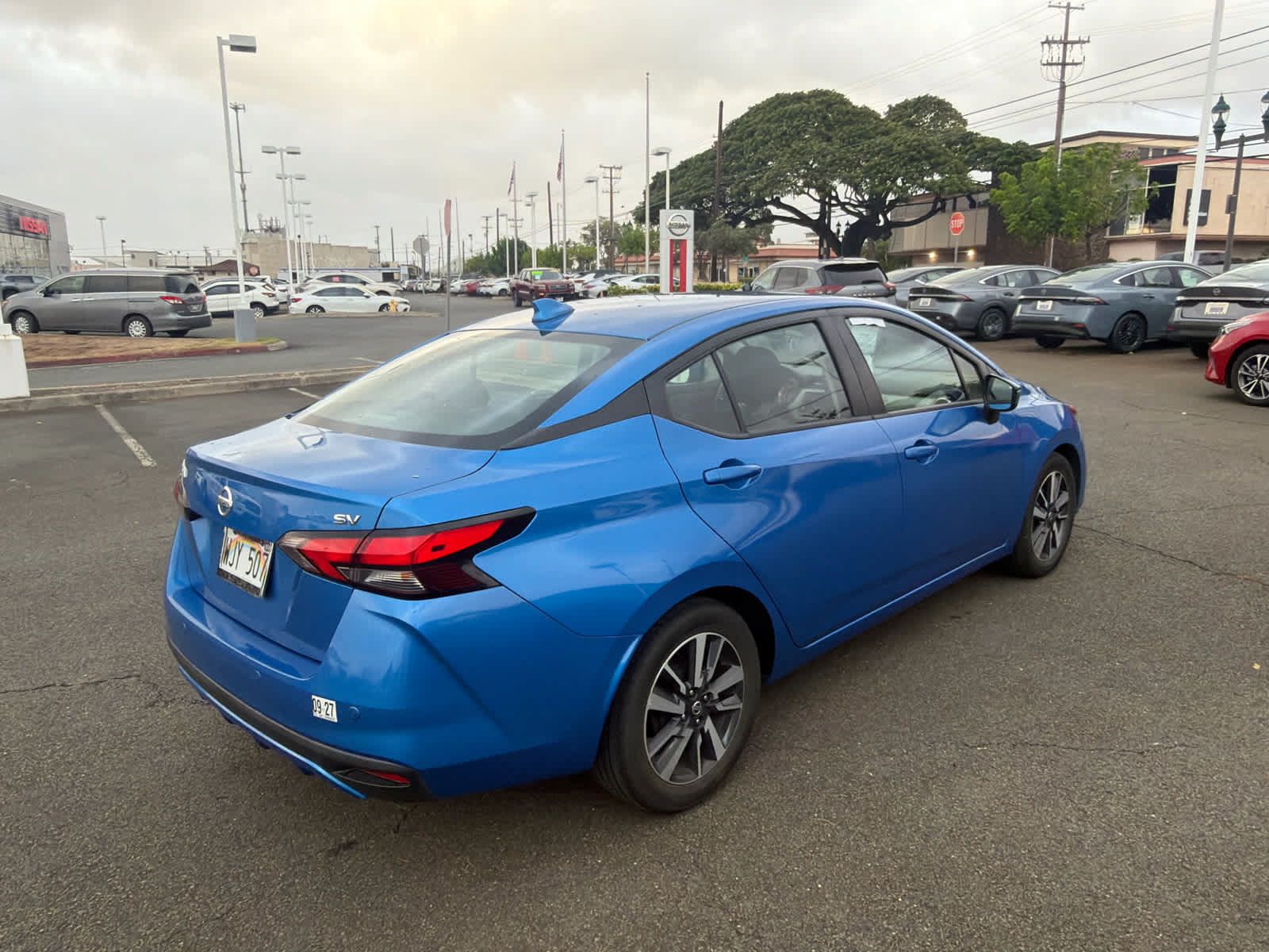 Used 2021 Nissan Versa SV FWD image 3