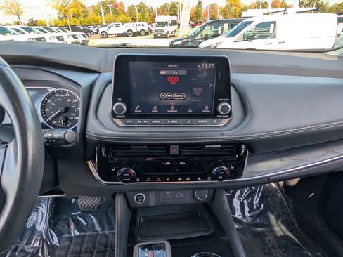 Used 2021 Nissan Rogue SL image 18