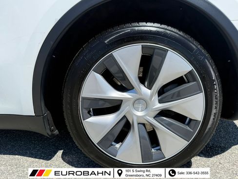Used 2022 Tesla Model Y Long Range AWD/4WD image 26