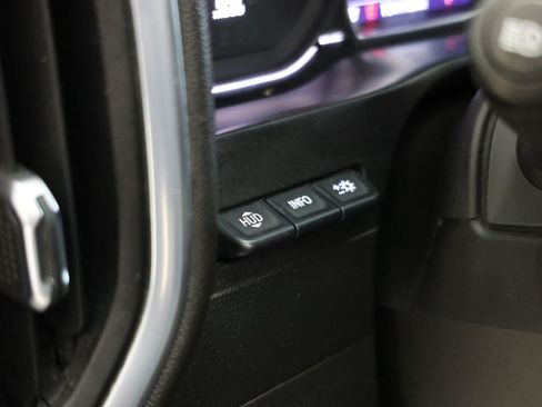 Used 2020 GMC Sierra 2500 AT4 w/ AT4 Premium Package AWD/4WD image 31