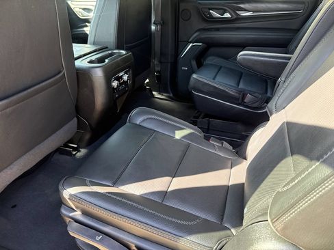 Used 2023 GMC Yukon XL Denali AWD/4WD image 18