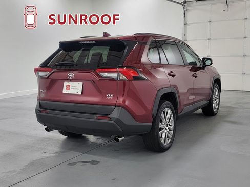 Certified 2020 Toyota RAV4 XLE Premium AWD/4WD image 9