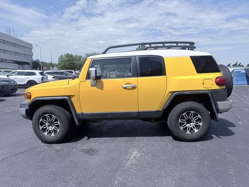 Used 2007 Toyota FJ Cruiser 4WD image 2
