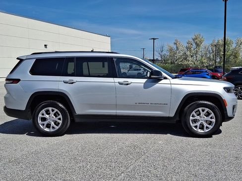 Used 2022 Jeep Grand Cherokee L Limited AWD/4WD image 10