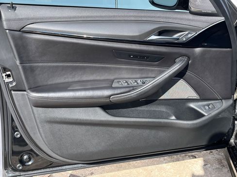 Used 2022 BMW M5 image 12