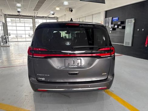 Used 2023 Chrysler Pacifica Touring-L w/ Uconnect Theater Family Group AWD/4WD image 8