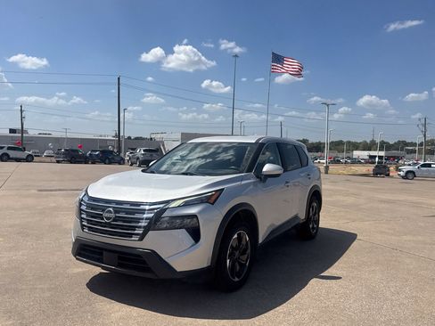 Certified 2024 Nissan Rogue SV AWD/4WD image 8