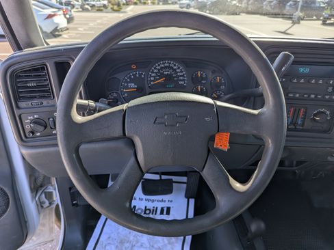 Used 2004 Chevrolet Silverado 2500 W/T AWD/4WD image 13