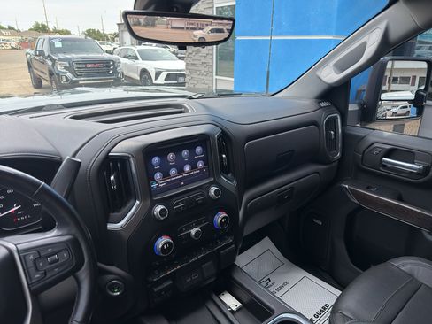 Used 2022 GMC Sierra 2500 Denali w/ Denali Black Diamond Edition AWD/4WD image 18