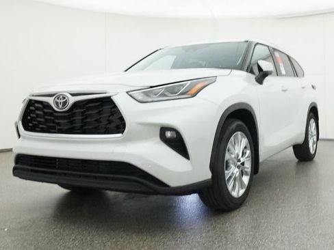 New 2026 Toyota Highlander Limited AWD/4WD image 32