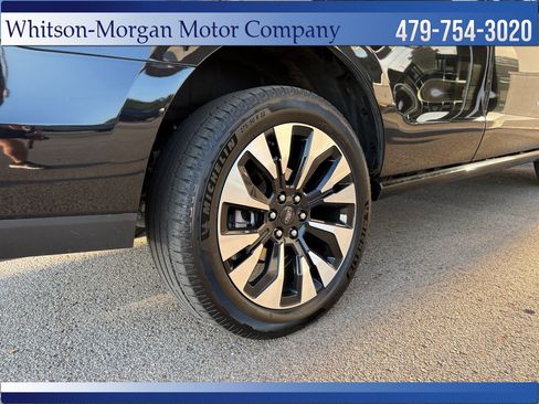 Used 2025 Ford Expedition Platinum w/ Driver's Package AWD/4WD image 46