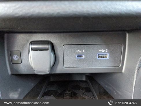 New 2025 Nissan Versa SR w/ Trunk Package image 20