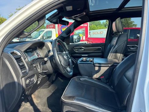Used 2023 RAM 1500 Laramie AWD/4WD image 5