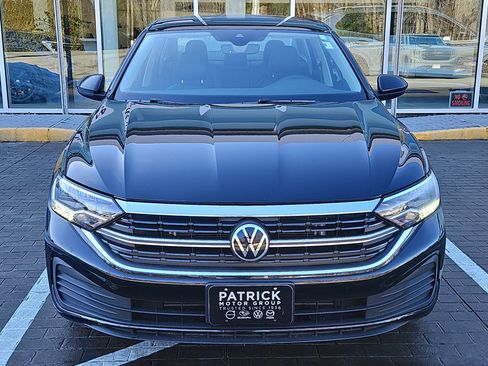 Certified 2023 Volkswagen Jetta SE w/ Panoramic Sunroof Package image 23