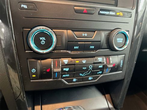 Used 2018 Ford Explorer XLT w/ Equipment Group 202A image 15