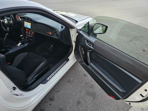 Used 2017 Toyota 86 Coupe 2D image 19