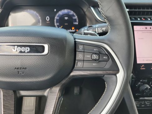 Used 2023 Jeep Grand Cherokee L Limited w/ Black Appearance Package image 31