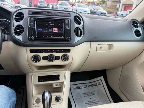 Used 2017 Volkswagen Tiguan S image 40