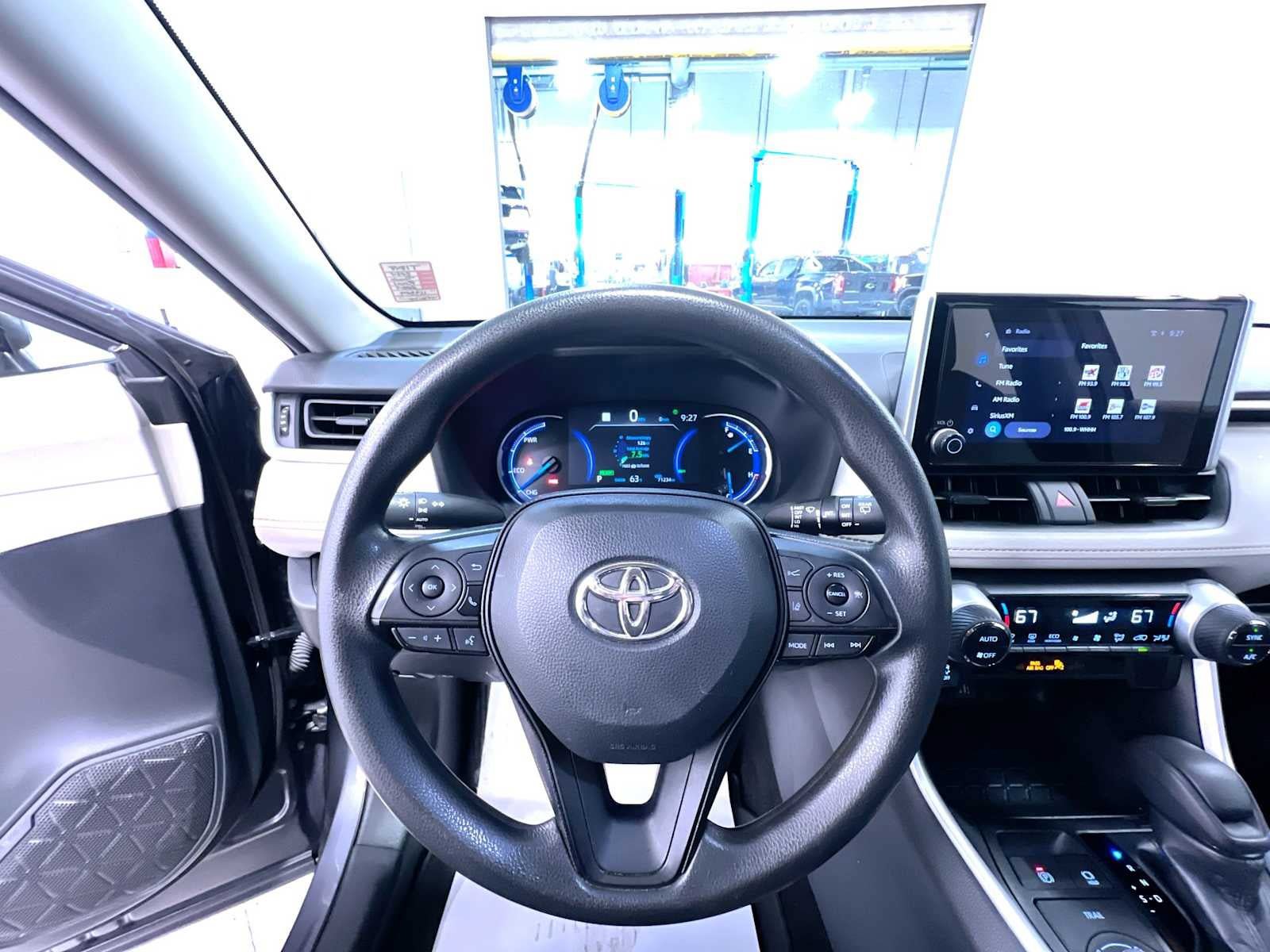 Used 2024 Toyota RAV4 XLE AWD/4WD image 15