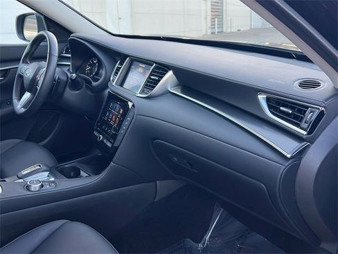 Certified 2025 INFINITI QX50 Pure image 30