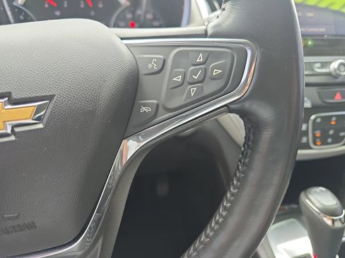 Used 2020 Chevrolet Equinox Premier FWD image 16