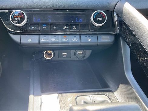 Used 2021 Hyundai Elantra Limited FWD image 28
