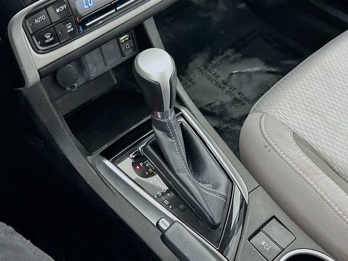 Used 2017 Toyota Corolla LE image 19